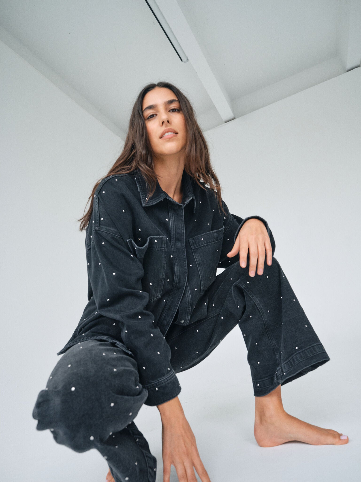 Modelshot / Dark Grey Denim / Detail